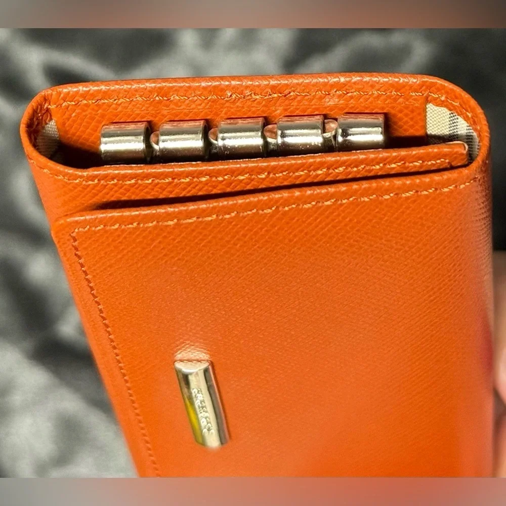 Burberry key holder, like new